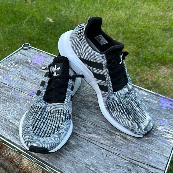 adidas gazelle silver green womens Adidas NMD R2 Primeknit Black White Future Harvest main image 0